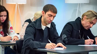 Іван Люленов з чубчиком на Радіодиктанті-2026 – новий мем, що розриває Threads