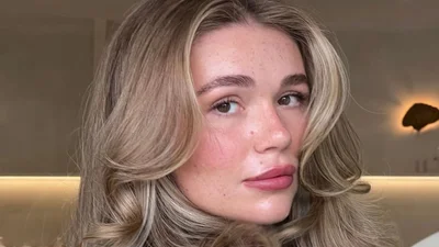 Mushroom blonde – самый модный оттенок блонда для тех, кто устал постоянно красить корни