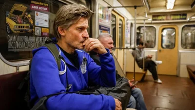 Зима близько, а Ланністери вже в Києві: мережа жартує про Ніколая Костера-Вальдау в київському метро