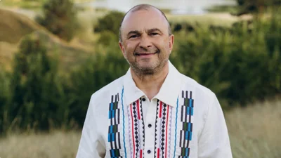Віктор Павлік показав рідкісне фото з 86-річною мамою: який вигляд має найрідніша людина співака